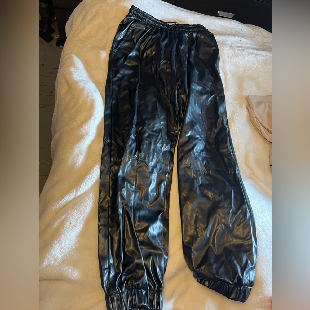 women’s leather loggers